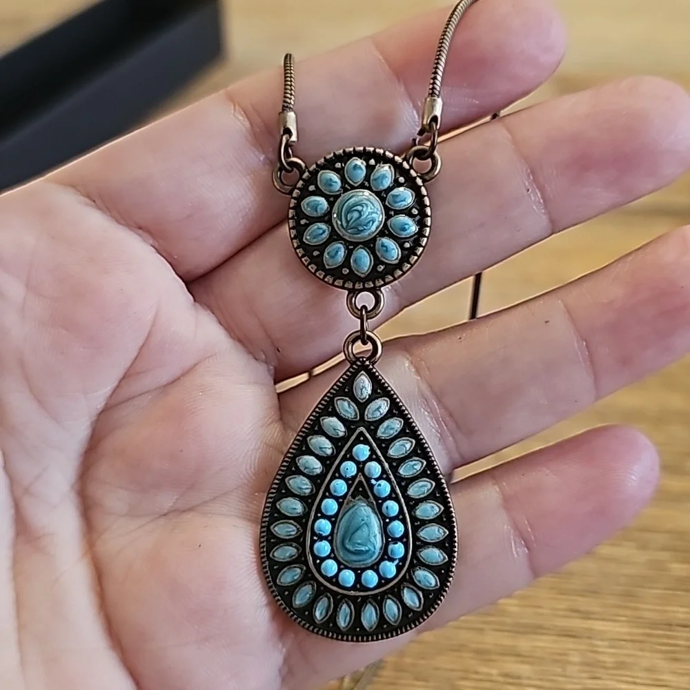 Claire's Turquoise Teardrop medallion necklace